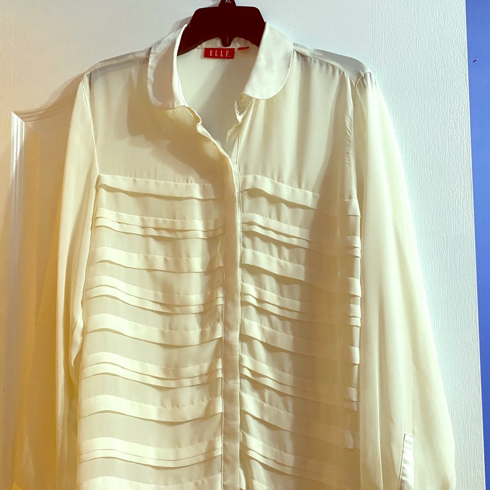 Delicate off white long sleeve blouse
